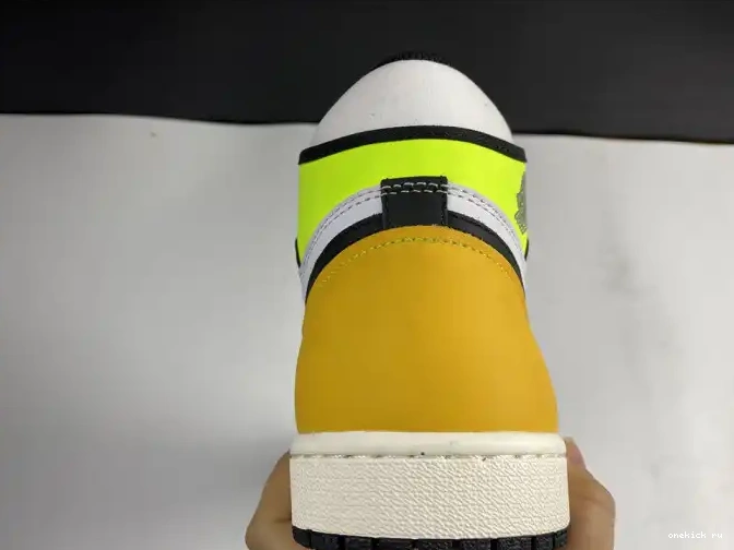 Rep Onekick 555088-118 OG RETRO 1 HIGH 'VOLT JORDAN GOLD' AIR 0517